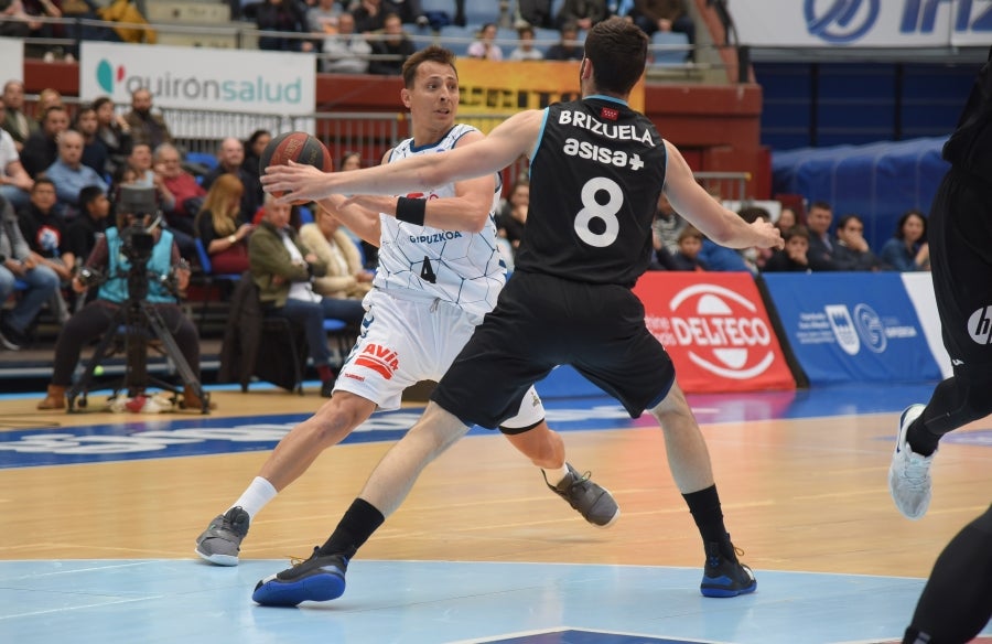 Illunbe es el escenario donde se miden estos dos equipos situados en la parte baja de la tabla. 