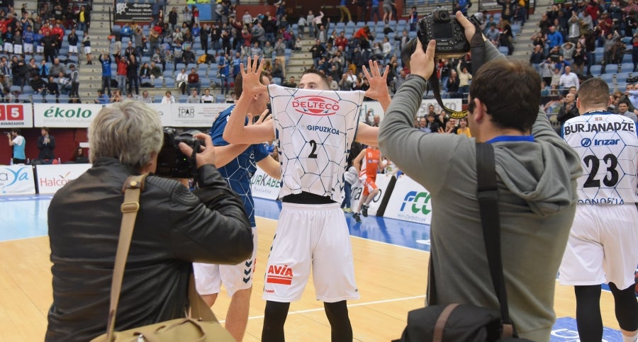 Illunbe es el escenario donde se miden estos dos equipos situados en la parte baja de la tabla. 