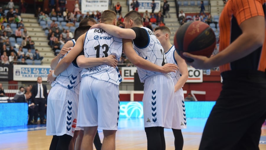 Illunbe es el escenario donde se miden estos dos equipos situados en la parte baja de la tabla. 