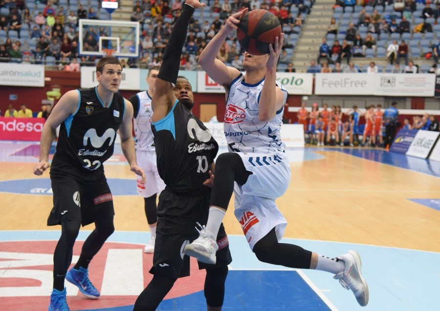 Illunbe es el escenario donde se miden estos dos equipos situados en la parte baja de la tabla. 