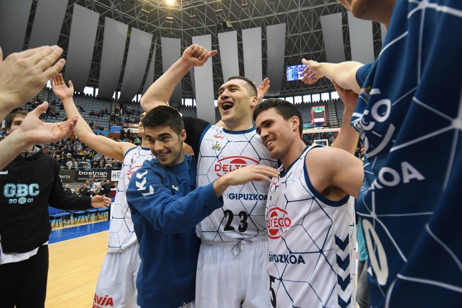 Illunbe es el escenario donde se miden estos dos equipos situados en la parte baja de la tabla. 