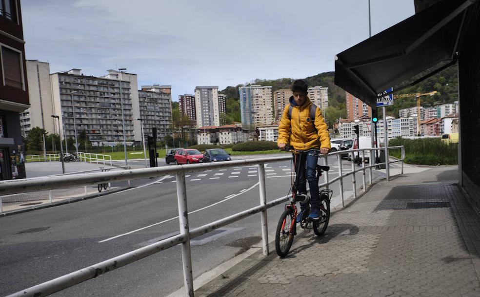 Los ciclistas echan hoy mano de la circulación por las aceras 