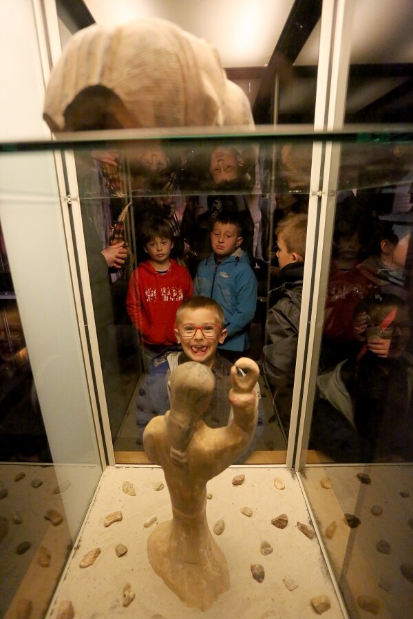 La exposición 'Los Soldados de Terracota' está superando con creces la asistencia prevista. Decenas de familias se han animado a visitara estos guerreros.