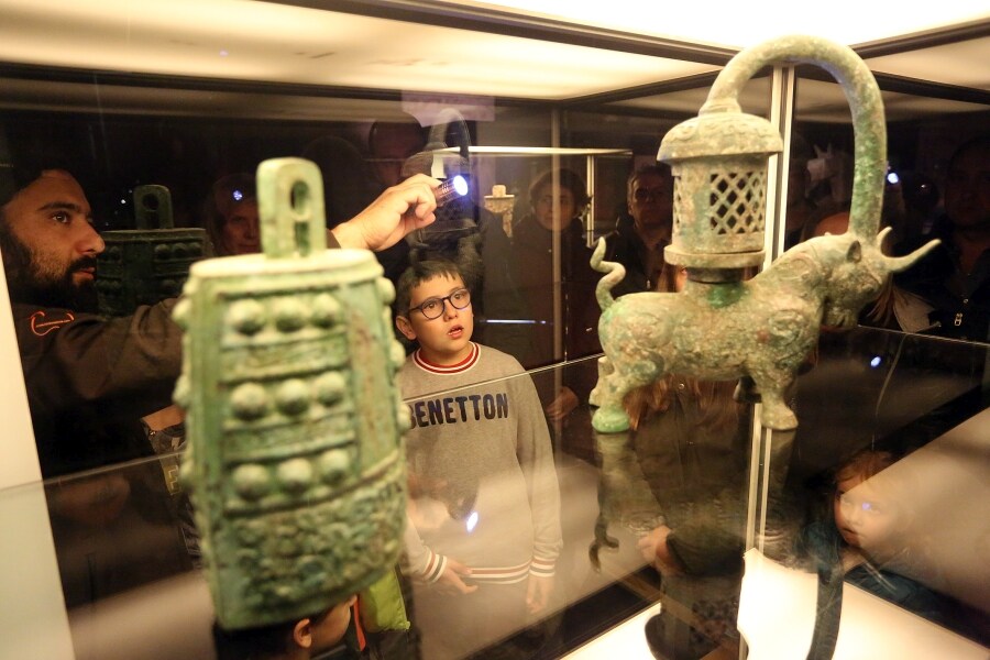 La exposición 'Los Soldados de Terracota' está superando con creces la asistencia prevista. Decenas de familias se han animado a visitara estos guerreros.