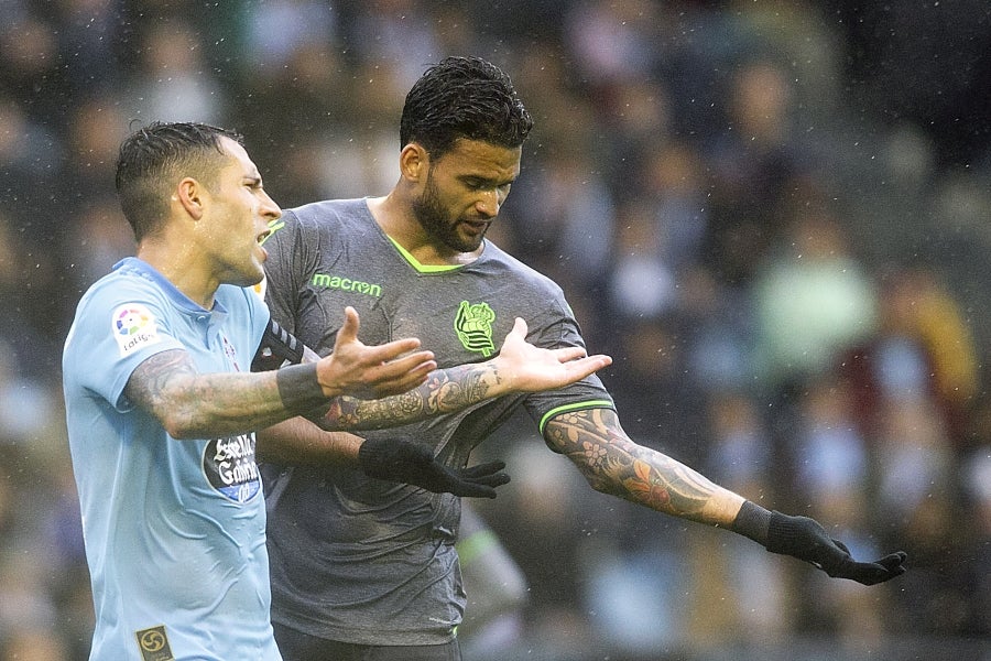 A pesar de llegar al descanso por delante, el conjunto txuri-urdin, que se ha quedado con diez tras la expulsión de Willian José, ha caído ante un Celta con Iago Aspas pletórico. 