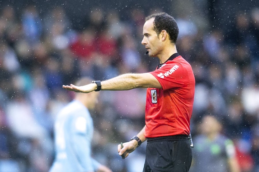 A pesar de llegar al descanso por delante, el conjunto txuri-urdin, que se ha quedado con diez tras la expulsión de Willian José, ha caído ante un Celta con Iago Aspas pletórico. 