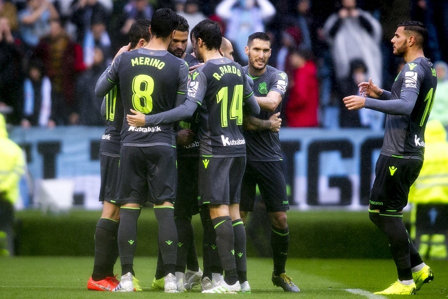 A pesar de llegar al descanso por delante, el conjunto txuri-urdin, que se ha quedado con diez tras la expulsión de Willian José, ha caído ante un Celta con Iago Aspas pletórico. 