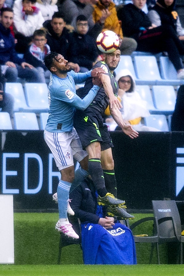 A pesar de llegar al descanso por delante, el conjunto txuri-urdin, que se ha quedado con diez tras la expulsión de Willian José, ha caído ante un Celta con Iago Aspas pletórico. 
