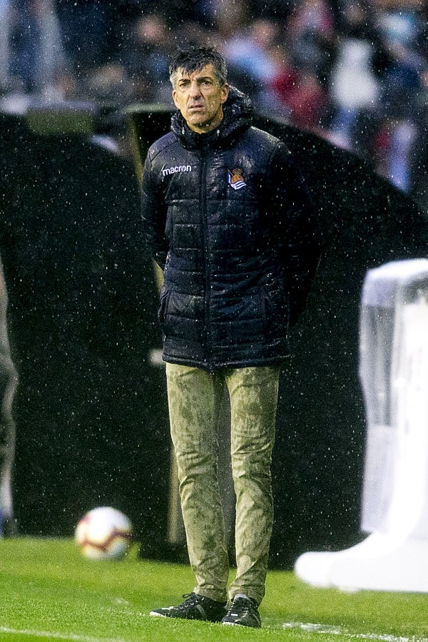 A pesar de llegar al descanso por delante, el conjunto txuri-urdin, que se ha quedado con diez tras la expulsión de Willian José, ha caído ante un Celta con Iago Aspas pletórico. 