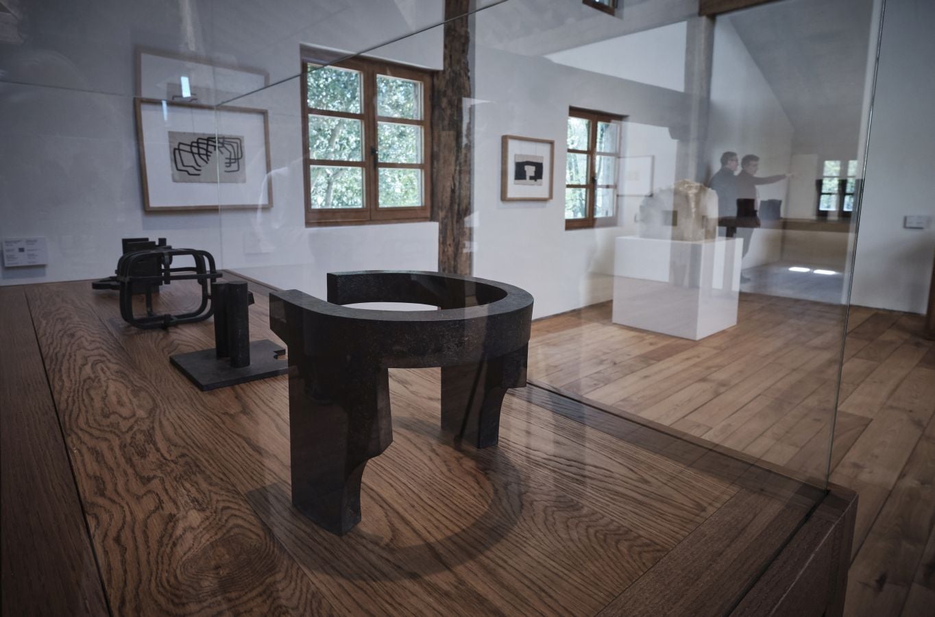 Los responsables del remodelado museo de Zabalaga presentan las nuevas instalaciones y la exposición inaugural antes de su reapertura al público