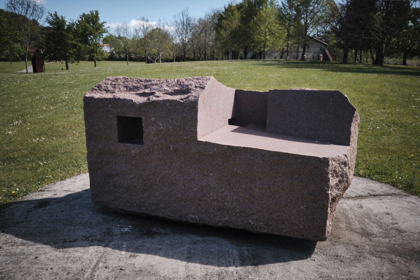 Los responsables del remodelado museo de Zabalaga presentan las nuevas instalaciones y la exposición inaugural antes de su reapertura al público