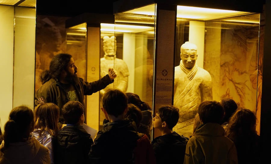 Un total de 530 escolares han visitado en Pasaia la exposición de los guerreros de Xian hasta la fecha.