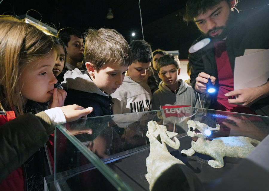 Un total de 530 escolares han visitado en Pasaia la exposición de los guerreros de Xian hasta la fecha.