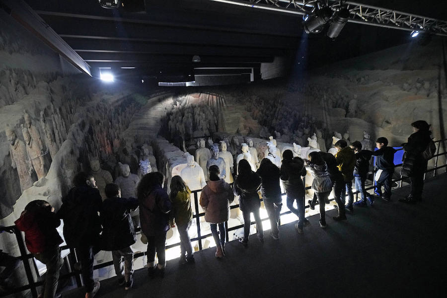 Un total de 530 escolares han visitado en Pasaia la exposición de los guerreros de Xian hasta la fecha.