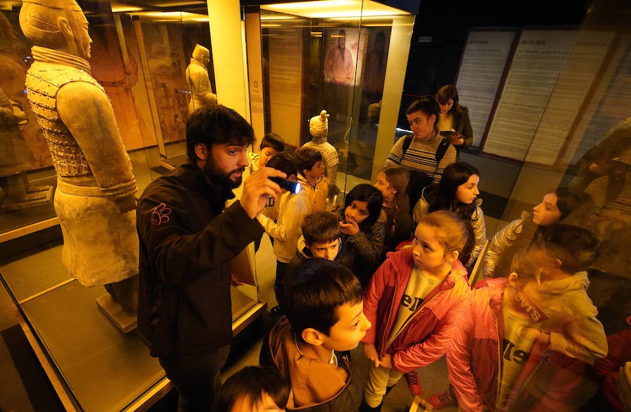 Un total de 530 escolares han visitado en Pasaia la exposición de los guerreros de Xian hasta la fecha.