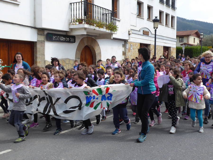 Mutrikutik goizeko 6ak aldera sartu ondoren, kostaldean zehar ibiliko da 21. Korrikaren lekukoa eskuz esku. Arratsaldean helduko da Donostiara eta bertan 42 kilometro egingo ditu auzo ezberdinetan. 