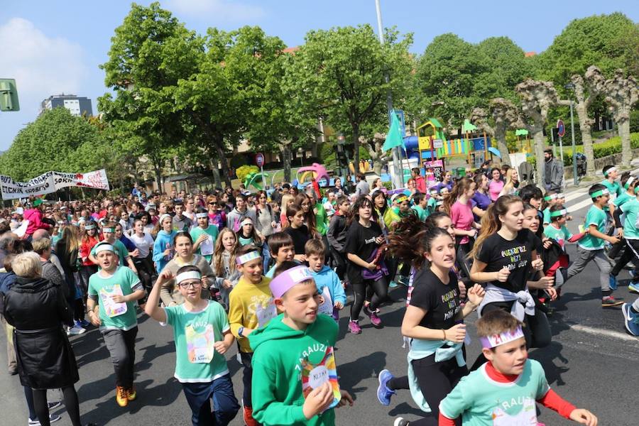 Mutrikutik goizeko 6ak aldera sartu ondoren, kostaldean zehar ibiliko da 21. Korrikaren lekukoa eskuz esku. Arratsaldean helduko da Donostiara eta bertan 42 kilometro egingo ditu auzo ezberdinetan. 