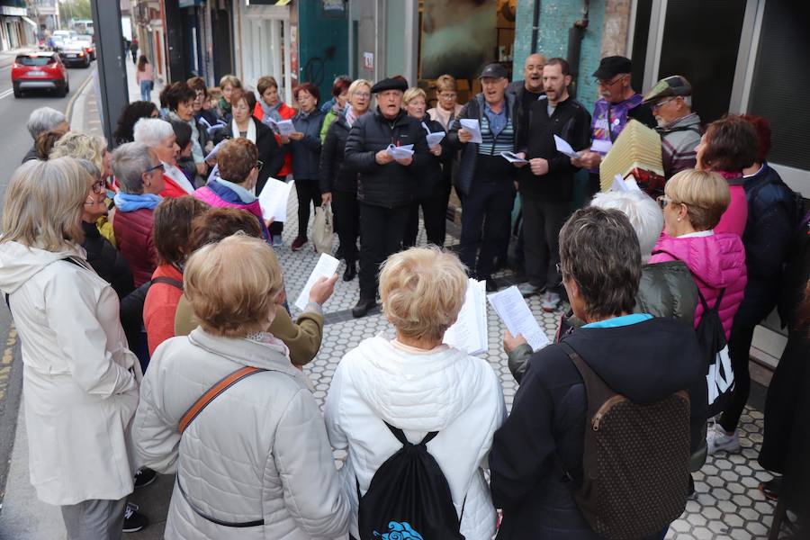 Mutrikutik goizeko 6ak aldera sartu ondoren, kostaldean zehar ibiliko da 21. Korrikaren lekukoa eskuz esku. Arratsaldean helduko da Donostiara eta bertan 42 kilometro egingo ditu auzo ezberdinetan. 