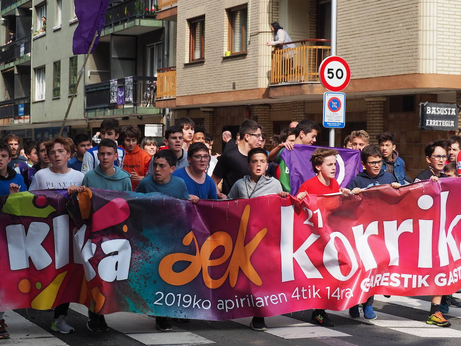 Mutrikutik goizeko 6ak aldera sartu ondoren, kostaldean zehar ibiliko da 21. Korrikaren lekukoa eskuz esku. Arrastsaldean helduko da Donostiara eta bertan 42 kilometro egingo ditu auzo esberdineta. 