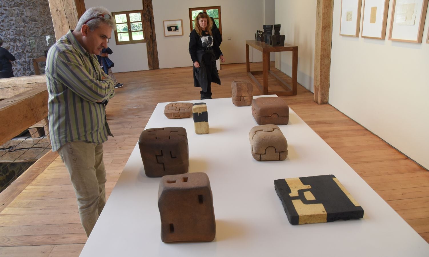 Los primeros visitantes han pasado por el nuevo Chillida Leku y han podido disfrutar, con el mejor tiempo posible, del Museo guipuzcoano.