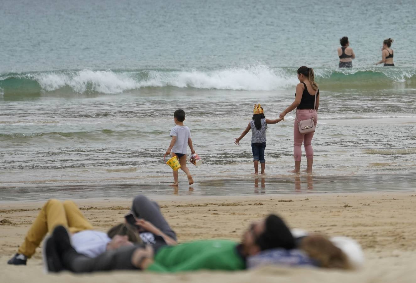 Tras el buen tiempo de la mañana, la tormenta ha llegado a la capital guipuzcoana por la tarde