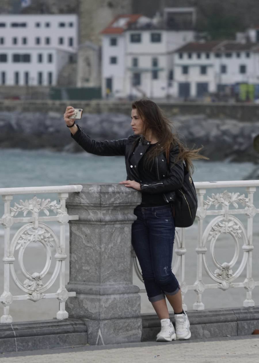 Tras el buen tiempo de la mañana, la tormenta ha llegado a la capital guipuzcoana por la tarde