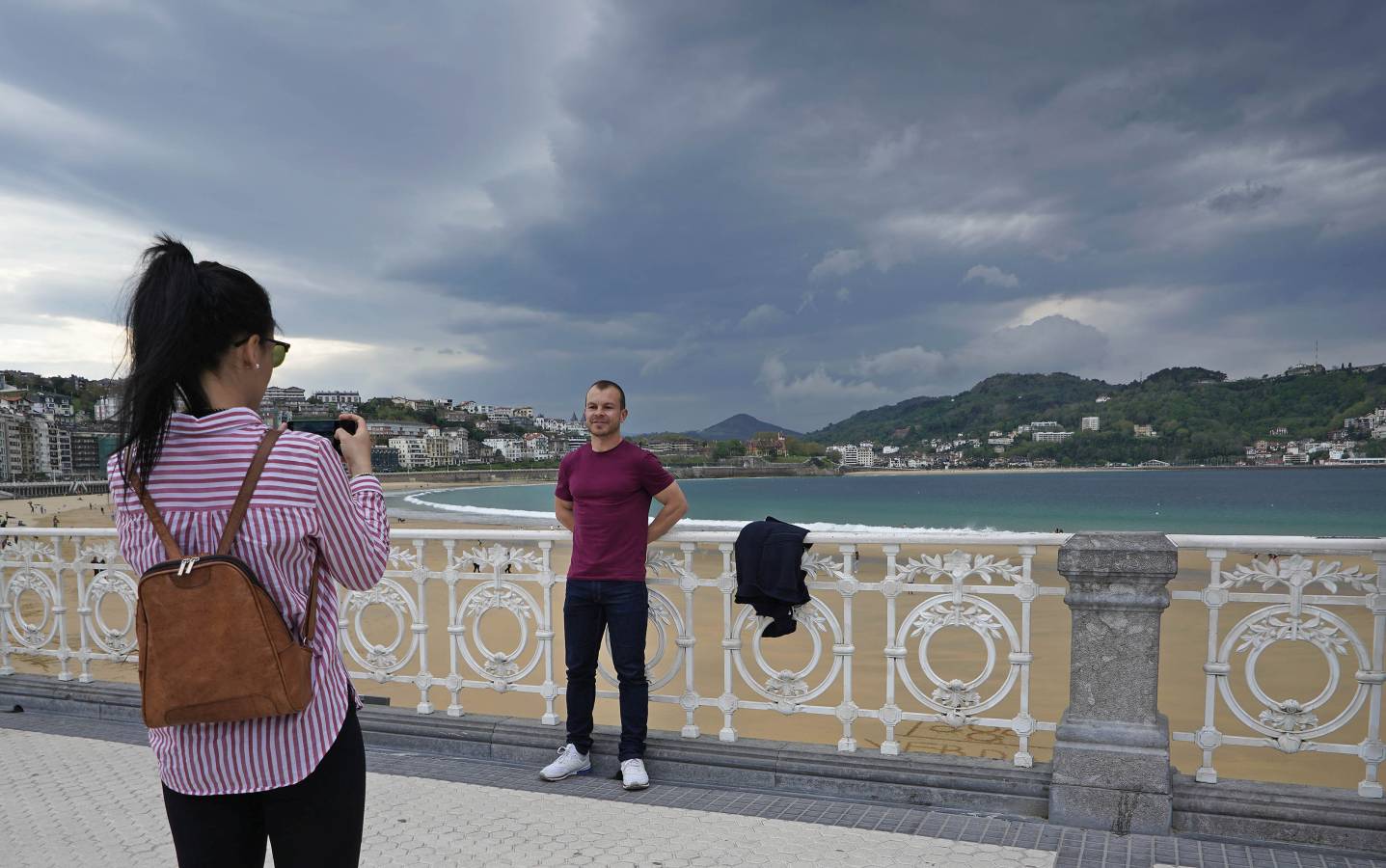 Tras el buen tiempo de la mañana, la tormenta ha llegado a la capital guipuzcoana por la tarde