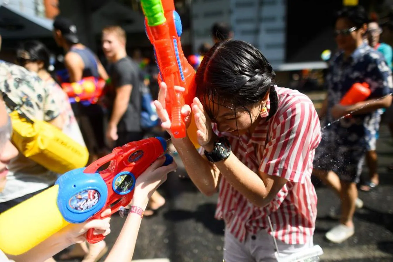 El Songkran o festival del agua, es una de las grandes festividades del budismo con la que se inicia el Año Nuevo tailandés.