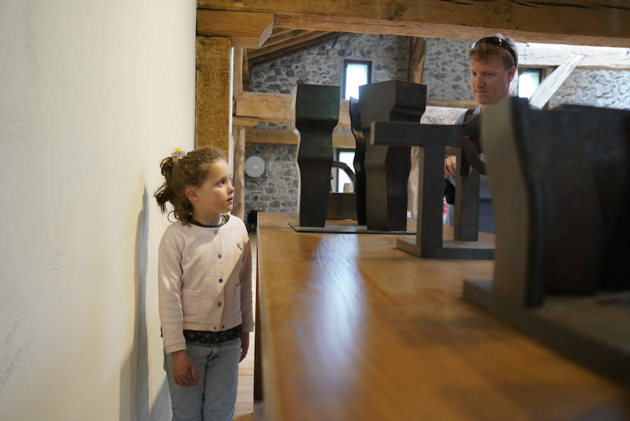 Un goteo incesante de visitantes vuelve a dar vida a Chillida Leku en la  apertura oficial al público  este miércoles