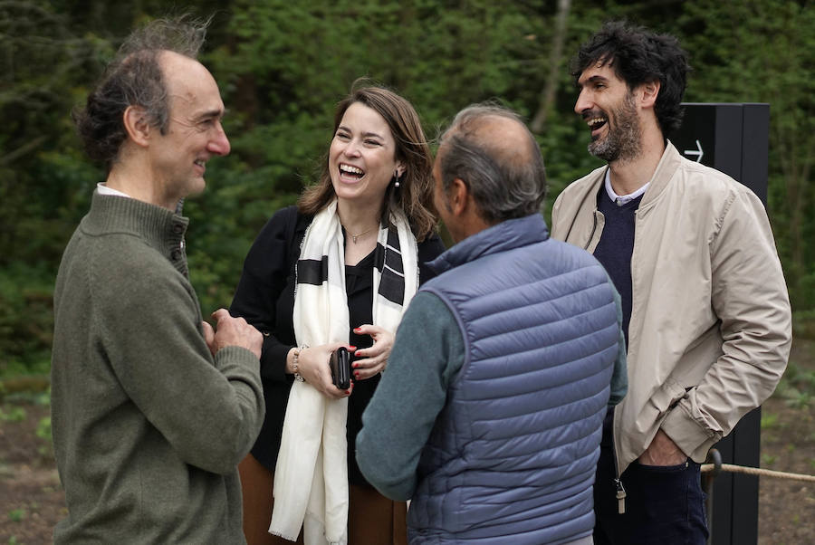Un goteo incesante de visitantes vuelve a dar vida a Chillida Leku en la aapertura oficial al público este miércoles