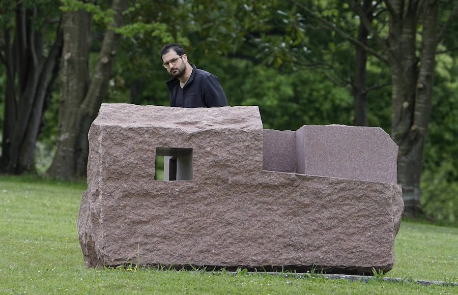 Un goteo incesante de visitantes vuelve a dar vida a Chillida Leku en la aapertura oficial al público este miércoles