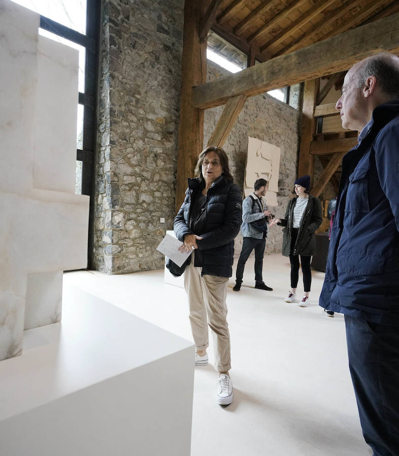 Un goteo incesante de visitantes vuelve a dar vida a Chillida Leku en la aapertura oficial al público este miércoles