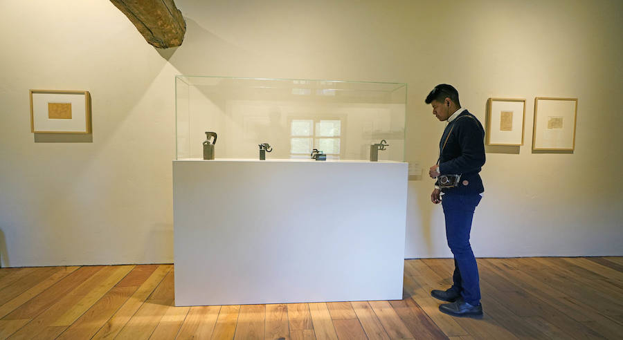 Un goteo incesante de visitantes vuelve a dar vida a Chillida Leku en la aapertura oficial al público este miércoles