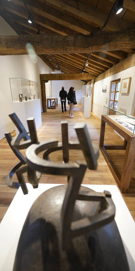 Un goteo incesante de visitantes vuelve a dar vida a Chillida Leku en la aapertura oficial al público este miércoles