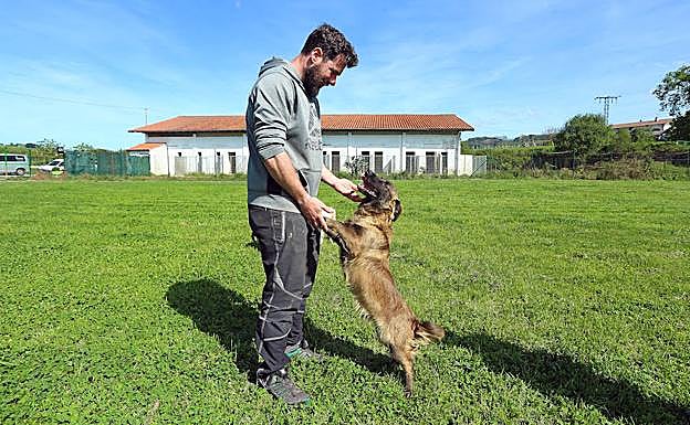 Uno de los animales acogidos por Kierba y Miauka. 