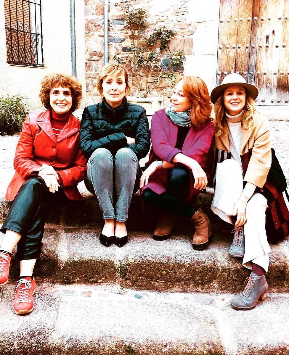 Gracia Querejeta junto a las actrices protagonistas de 'Invisibles', Adriana Ozores, Nathalie Poza y Emma Suárez.