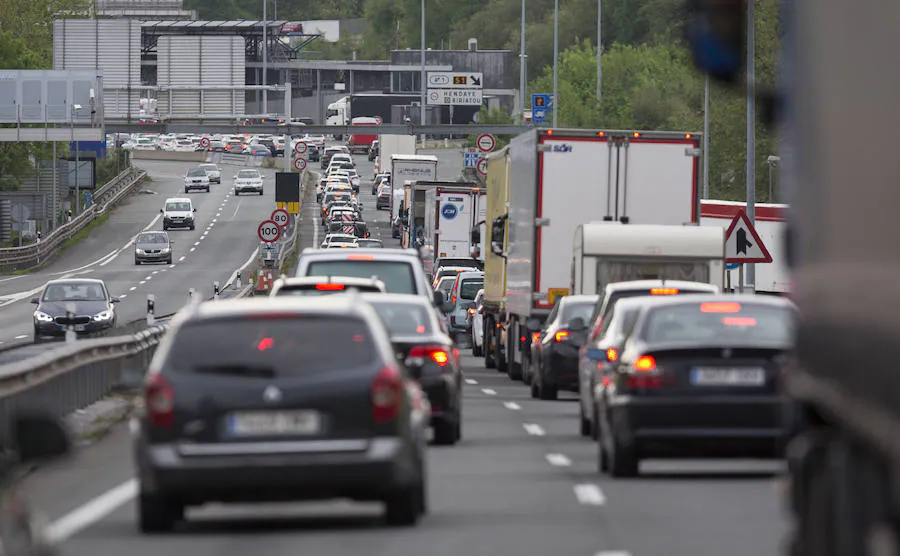 Las colas han superado los nueve kilómetros en sentido Francia