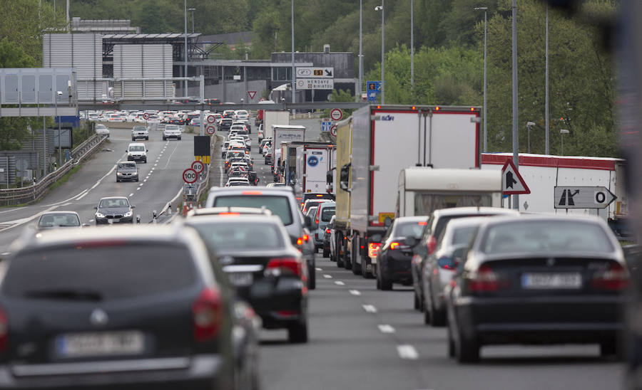 Las colas han superado los nueve kilómetros en sentido Francia