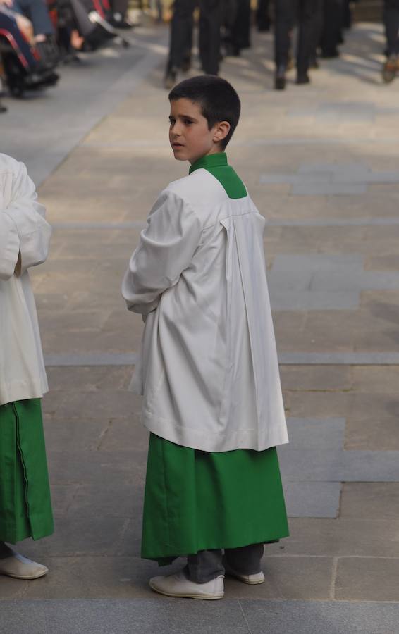 Este Viernes Santo Segura ha celebrado su Vía Crucis y más de 300 vecinos de todas las edades han formado parte de la procesión. 