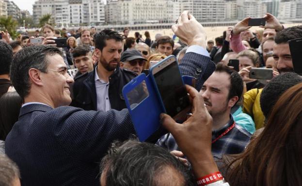 Acto de campaña socialista en San Sebastián con la presencia del presidente del gobierno y candidato del PSOE, Pedro Sánchez. 