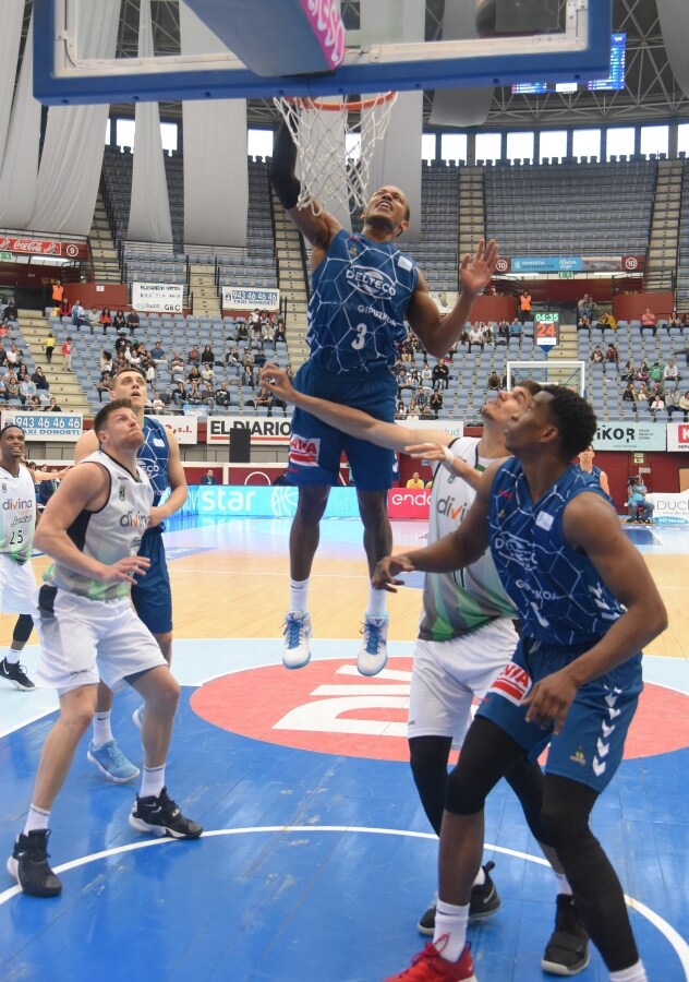 El GBC se agarra a la permanencia tras su triunfo ante el Joventut, 89-86, en un encuentro en el que ha tenido de todo.