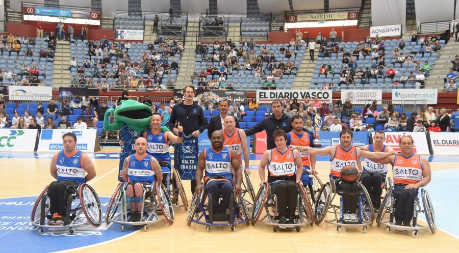 El GBC se agarra a la permanencia tras su triunfo ante el Joventut, 89-86, en un encuentro en el que ha tenido de todo.