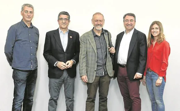 Oskar Matute (Bildu), Patxi López (PSE), Roberto Uriarte (Podemos), Aitor Esteban (PNV) y Bea Fanjul (PP).