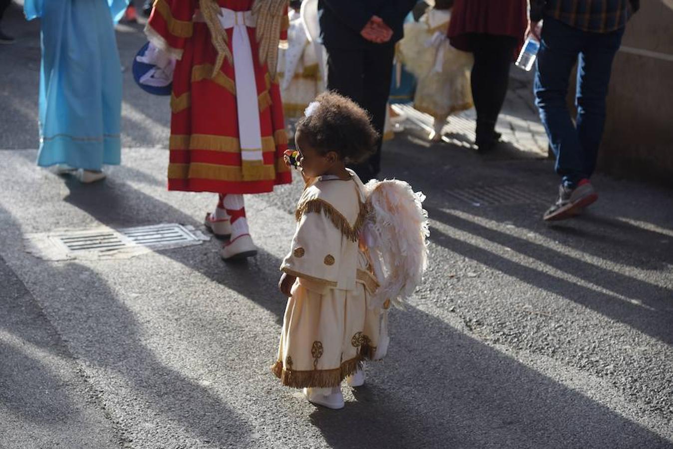 Este Viernes Santo Segura ha celebrado su Vía Crucis y más de 300 vecinos de todas las edades han formado parte de la procesión. 