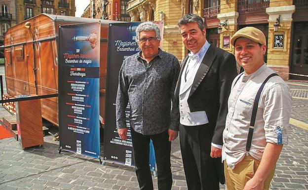 El grupo Dramagia abrirá la Muestra de Teatro Escolar con la obra 'Mister Blancoren Misterioak', en el parque de Urkizu.