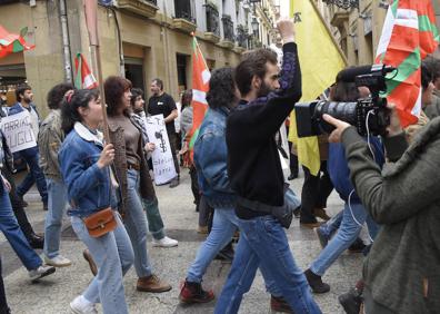 Imagen secundaria 1 - El rodaje de &#039;Patria&#039; convierte la Parte Vieja de San Sebastián en un plató