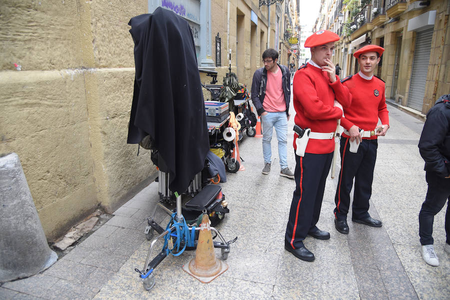 El rodaje de la serie de televisión 'Patria', basada en la popular novela de Fernando Aramburu, ha tenido lugar este martes en San Sebastián.