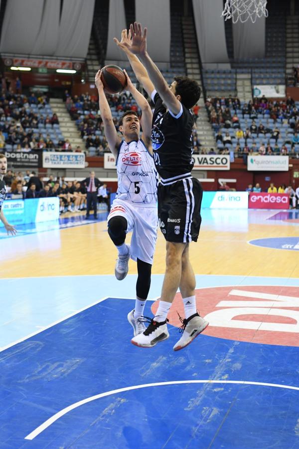 El Gipuzkoa Basket se impone al Obradoiro (85-72) y sale de los puestos de descenso. 