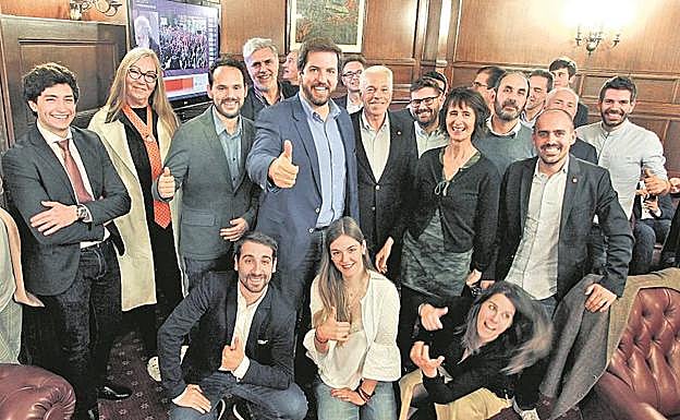 Los dirigentes de Ciudadanos en la capital vizcaína siguieron los resultados en La Bilbaína.