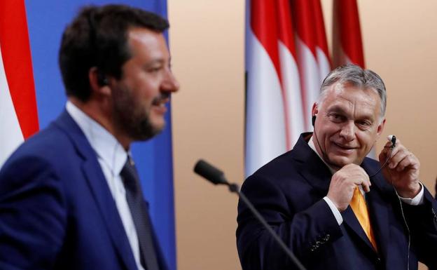 Salvini (i) y Orban. 